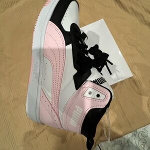 Puma Pink and Black SoftFoam+ Casual Sneakers Womens  and kids 5/5 C New